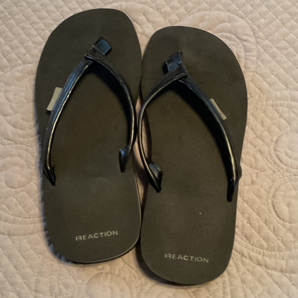Kenneth Cole Black Reaction Flip Flops